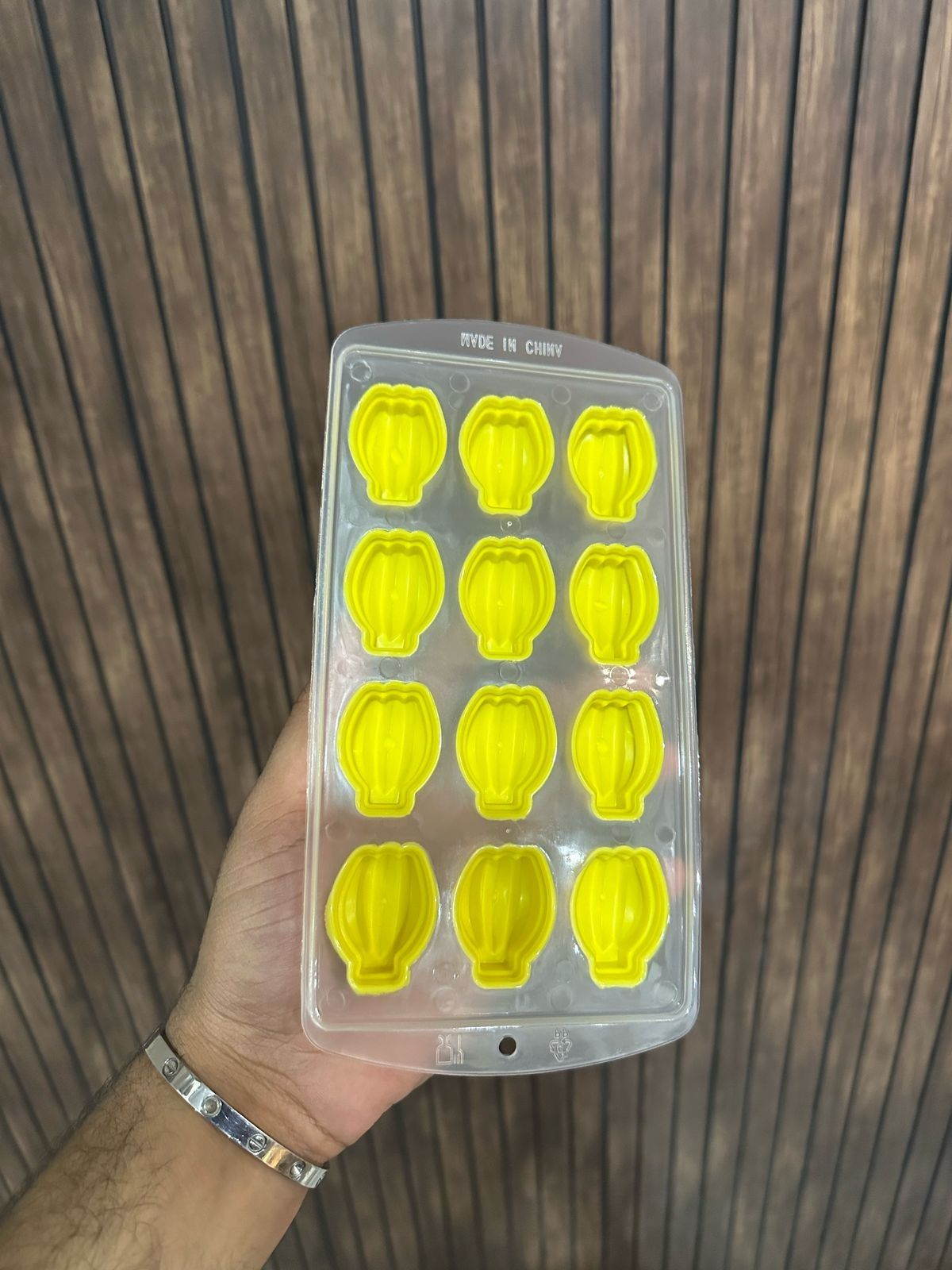 Silicon Ice Cube Tray With 11 Ice Cube Flexible Mold / Easy Push Pop Out Silicone Ice Tray Kitchen Tool Utensils For Freezer (Random Shap)