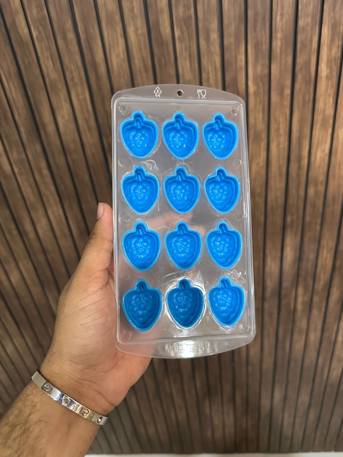 Silicon Ice Cube Tray With 11 Ice Cube Flexible Mold / Easy Push Pop Out Silicone Ice Tray Kitchen Tool Utensils For Freezer (Random Shap)