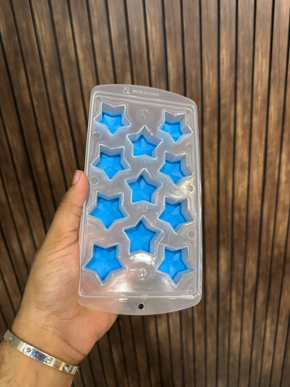 Silicon Ice Cube Tray With 11 Ice Cube Flexible Mold / Easy Push Pop Out Silicone Ice Tray Kitchen Tool Utensils For Freezer (Random Shap)